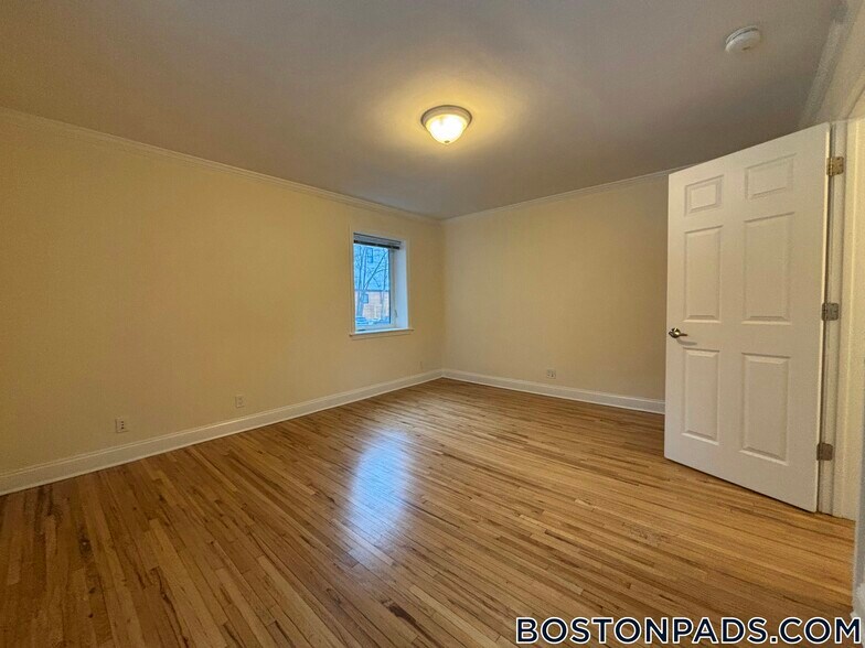 Building Photo - 84 St Paul St