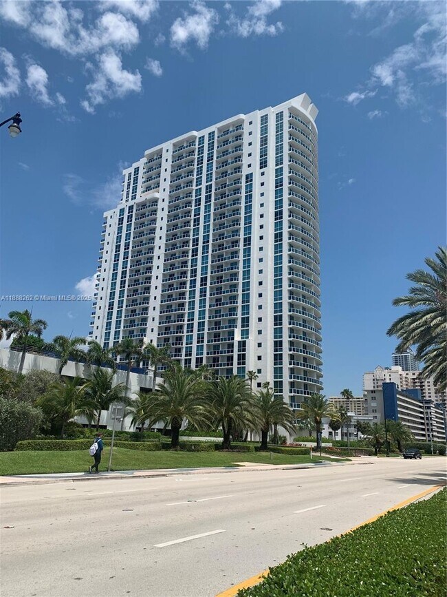 Building Photo - 1945 S Ocean Dr