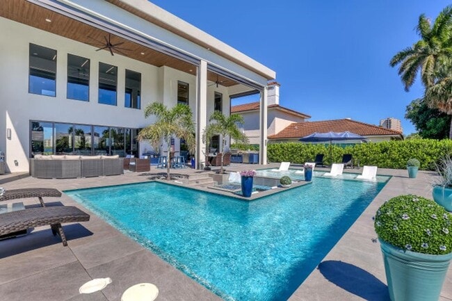 Building Photo - 1161 Pine Point Rd