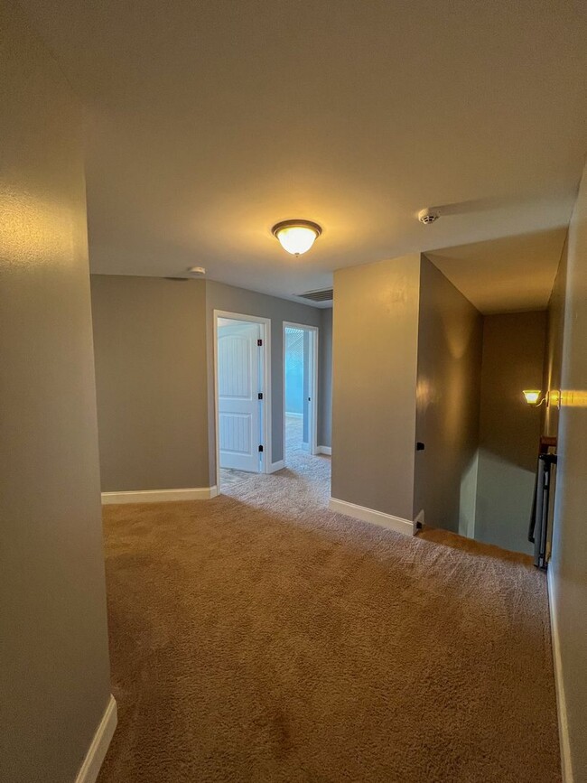Building Photo - Short Term Leases Options! Gorgeous 5 Bedr...