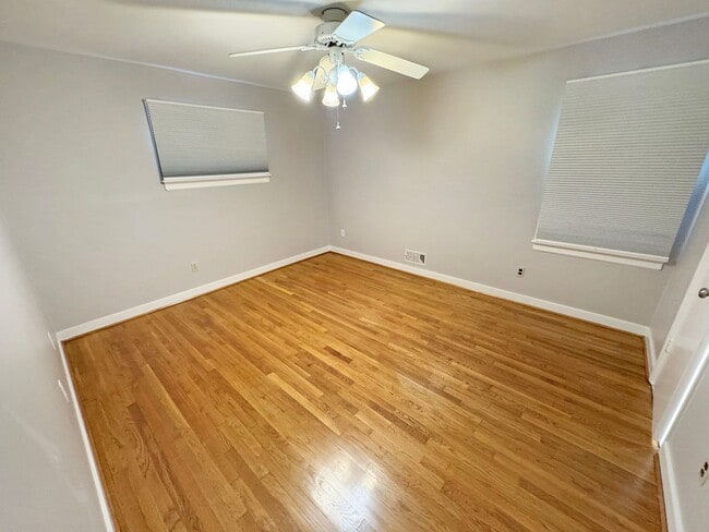 Building Photo - Spacious 4BR/2.5BA Home in Prime West End ...