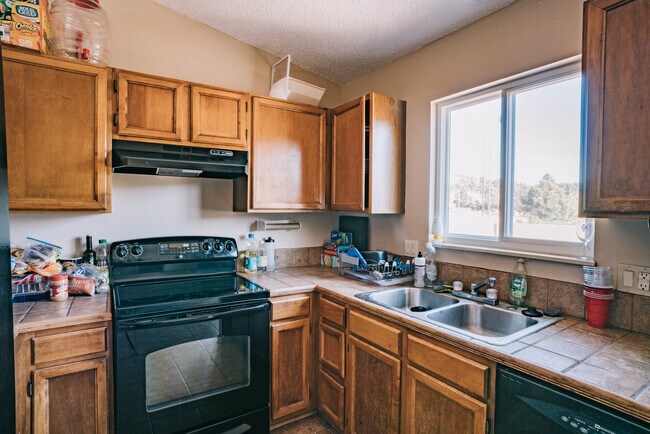 Building Photo - 1991 Palm Dr