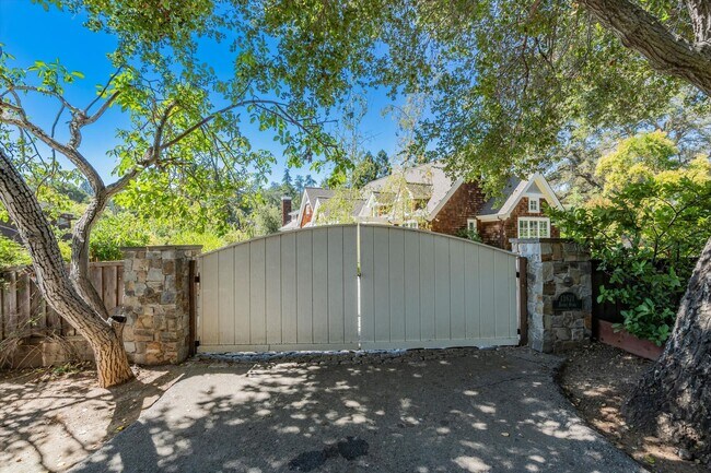 Building Photo - Stunning Los Altos Hills Estate
