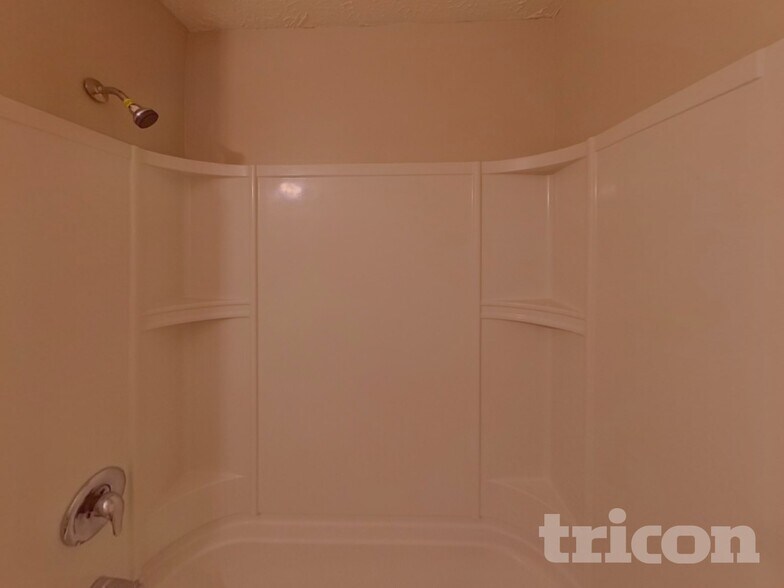 Building Photo - 148 Springvalley Cir