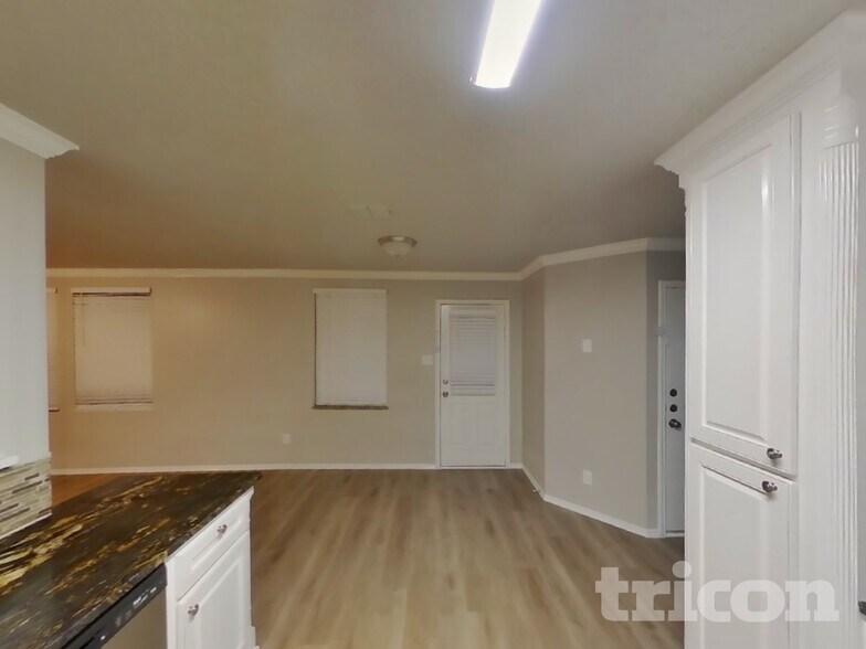 Building Photo - 3004 Double Oak Dr