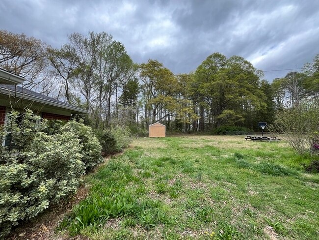 Building Photo - 1542 Monument Ave