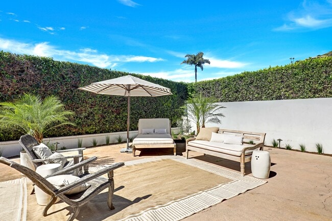 Building Photo - 4 S Vista De La Luna