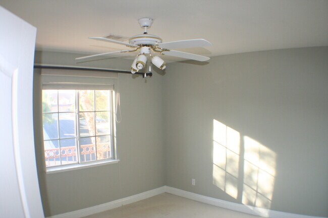 Building Photo - Incredible Green Valley Ranch stunner!