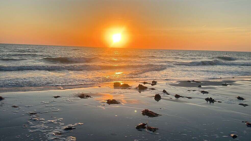 Building Photo - 13100 Boca Ciega Ave