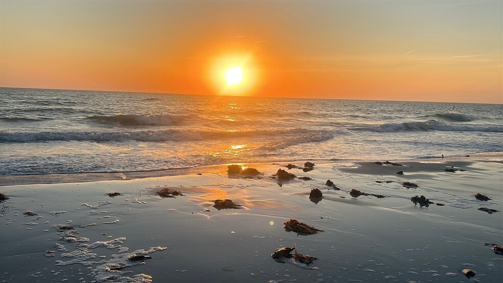 Stunning sunsets - 13100 Boca Ciega Ave