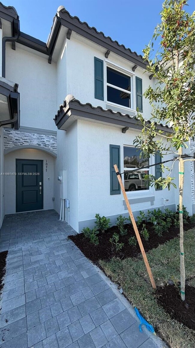 Building Photo - 1077 NW 2nd Ter