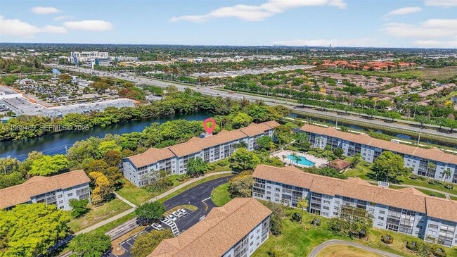 Building Photo - 12500 SW 5th Ct