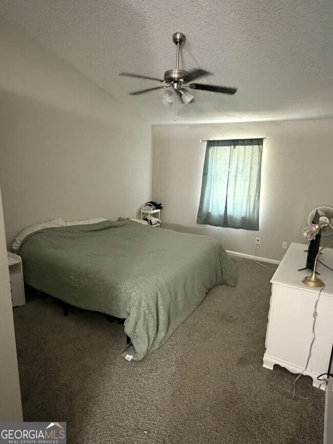 Building Photo - 380 Gum St