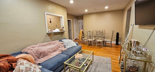 Building Photo - $500 Rebate Upon Closing! Luxury Apt. Near BU Campus.  Ht/HW Included.