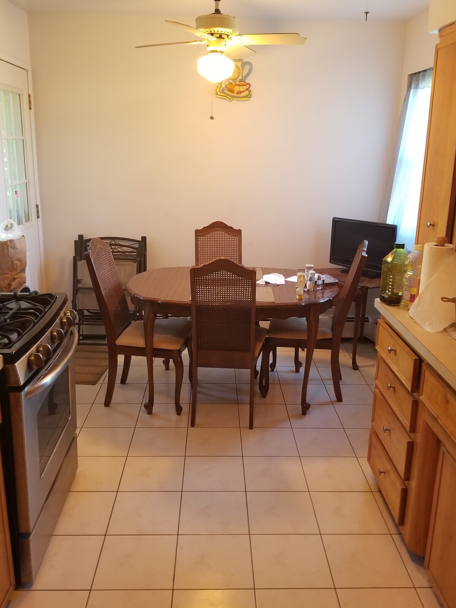 Eat in Kitchen - 152 N Broadway