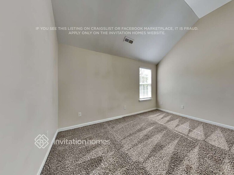 Building Photo - 8422 Oak Dr