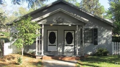 Building Photo - Adorable Cottage in The Hill Area!