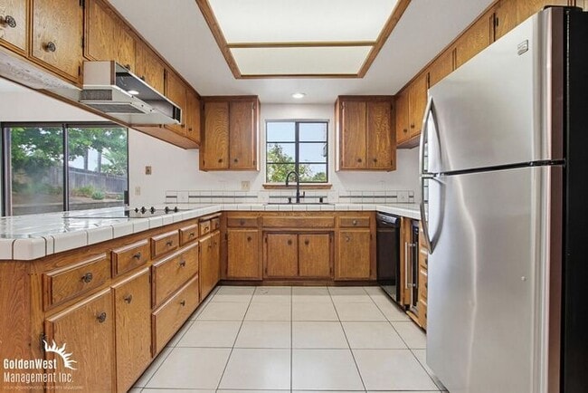 Building Photo - Spacious and Inviting 4Bdm 3Ba Home Nestled in the Scenic Hills of Fallbrook!
