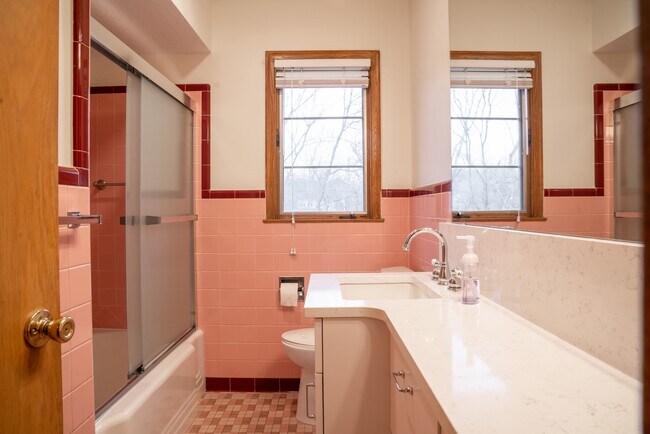 Building Photo - 3938 W 49th St