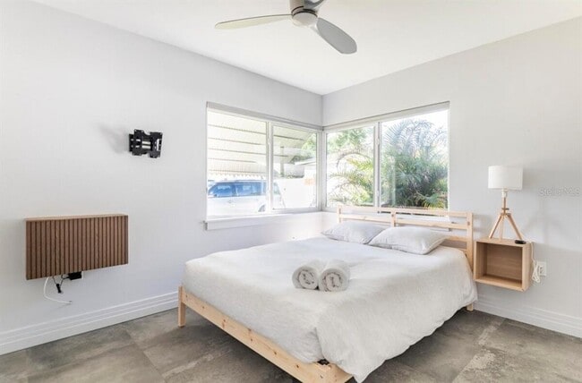 Building Photo - 1205 W Adalee St