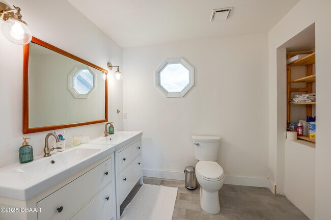 Building Photo - 4712 Dixie Dr