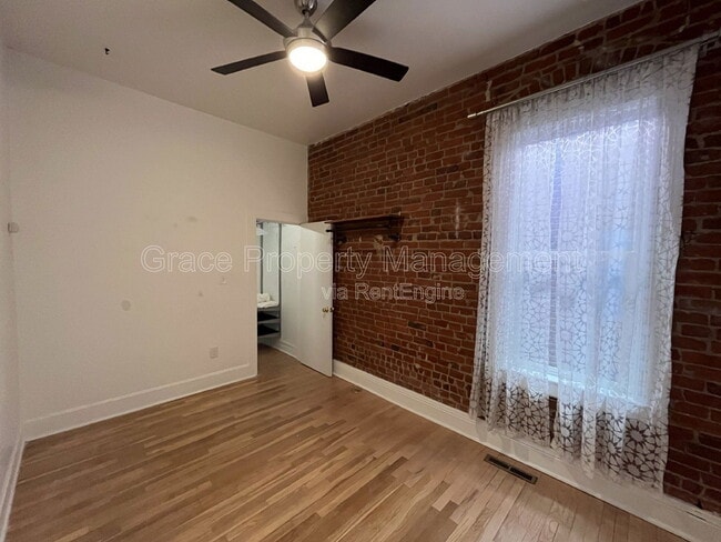 Building Photo - 220 Sherman St