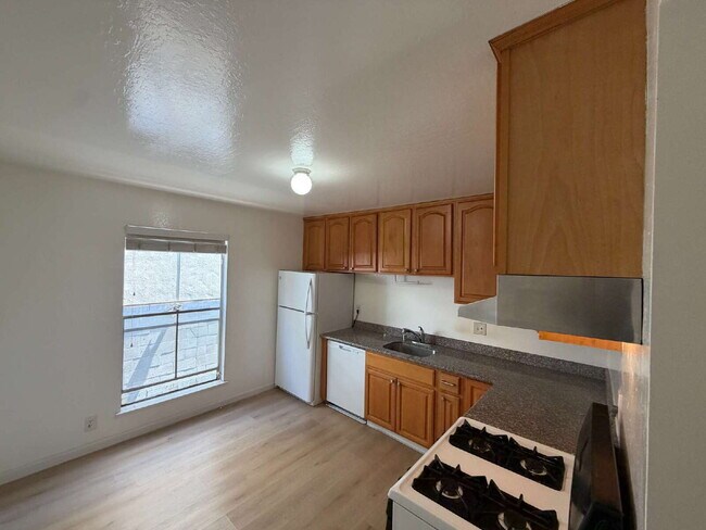 Building Photo - "Charming 2-Bed Oasis with Granite Countertops in Concord's Heart!"