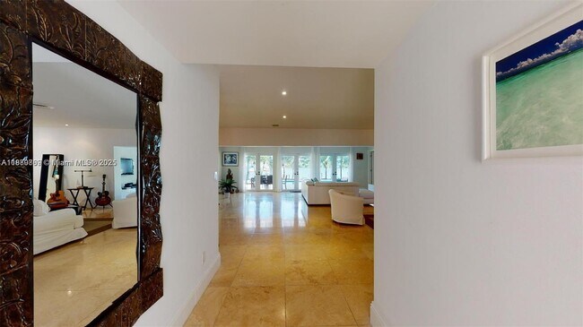 Building Photo - 6015 Pine Tree Dr