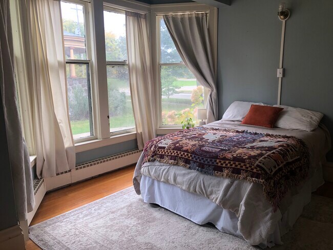 Building Photo - 130 College Ave NE