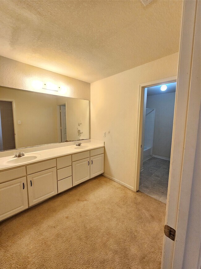 Building Photo - 11015 Walkup Way