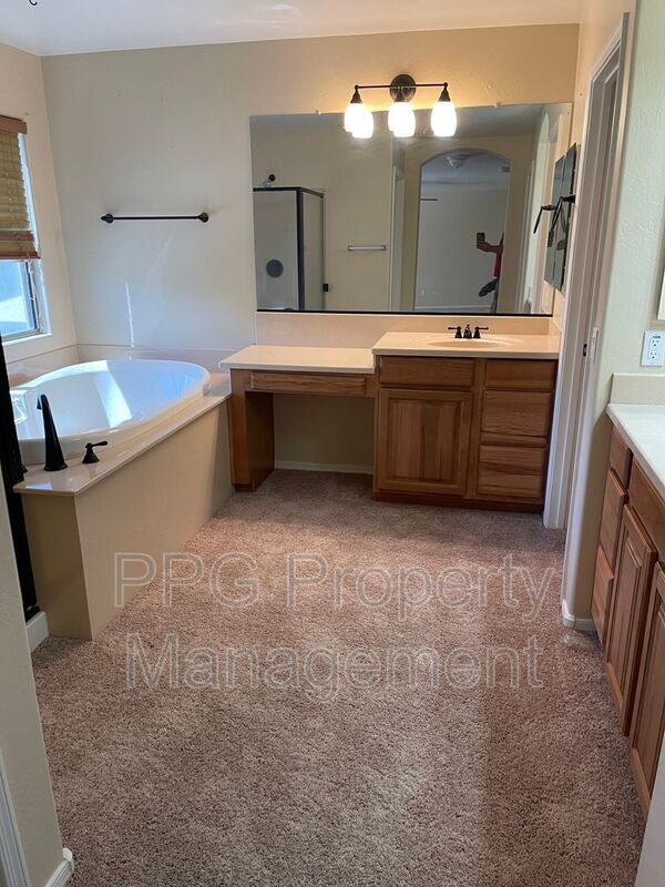 Building Photo - 11824 N 144th Dr
