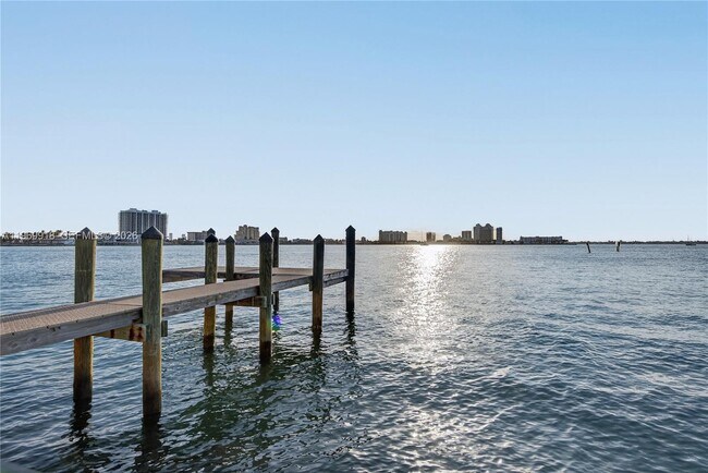 Building Photo - 1101 S Shore Dr