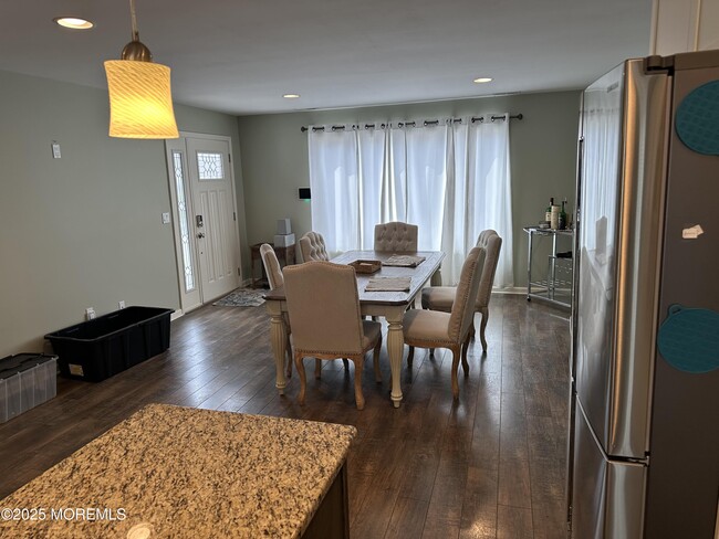 Building Photo - 988 Capstan Dr