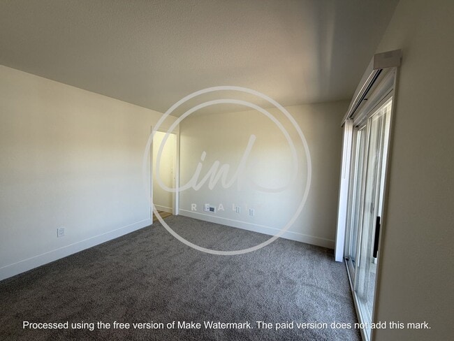 Building Photo - Newly Renovated 3 Bedroom Townhome