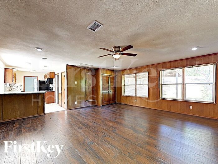 Building Photo - 114 Bailey Dr