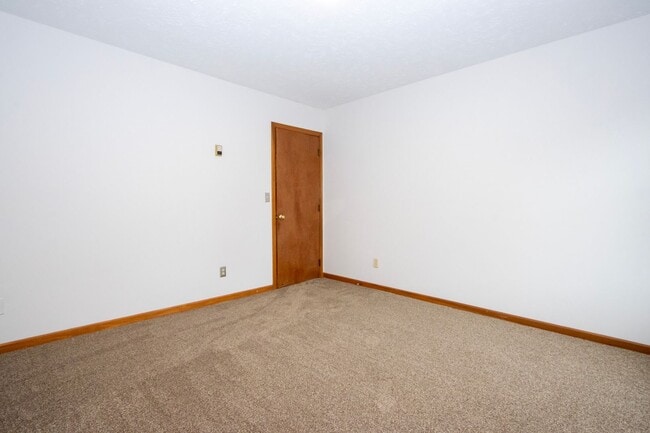 Building Photo - Three Bedroom Duplex