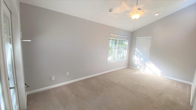 Building Photo - 3216 Castle Ct