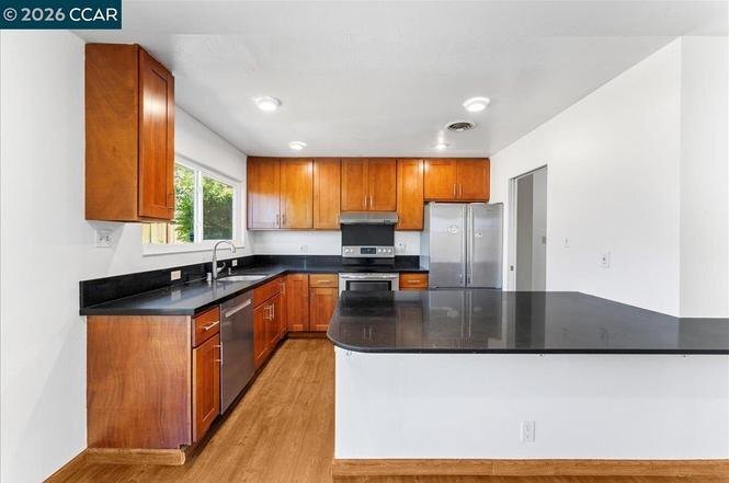 Building Photo - 1566 Mann Dr