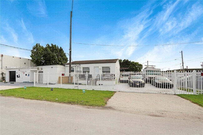 Building Photo - 3705 NW 35th Ave