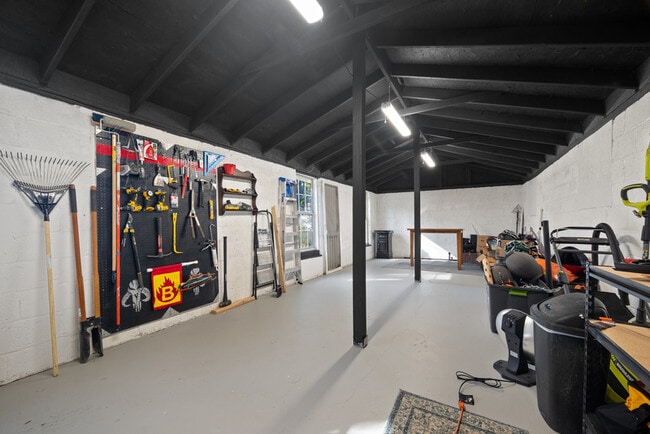 Building Photo - 3221 Locust Ave