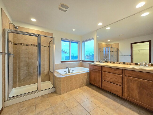 Building Photo - 4 Bedroom Home in Marysville Available Now