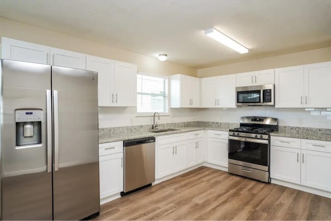 Building Photo - 8583 Chaletford Dr