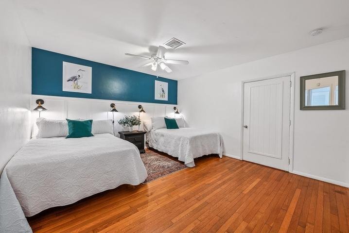 Building Photo - 381 Zenith Ln