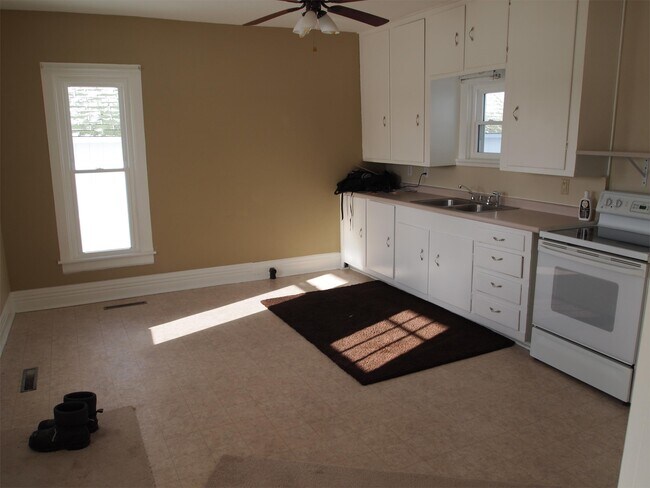 Building Photo - 13620 Tripp Rd