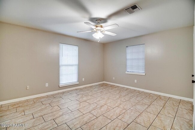 Building Photo - 100 Templeton Dr