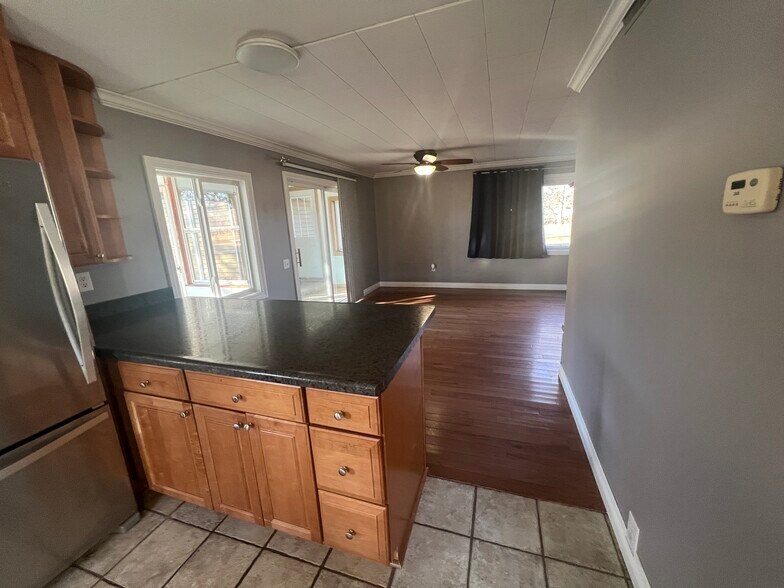 Building Photo - 17310 H Dr S