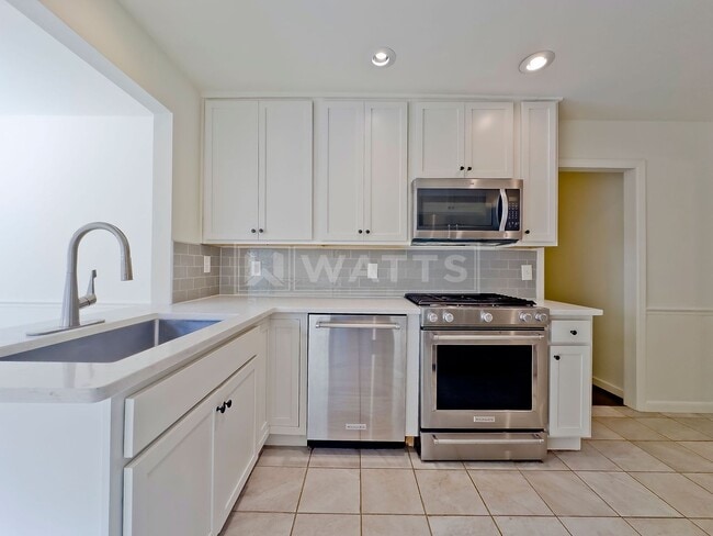 Building Photo - Classic 3-Bed, 2-Bath Ranch Style Home in Crestline