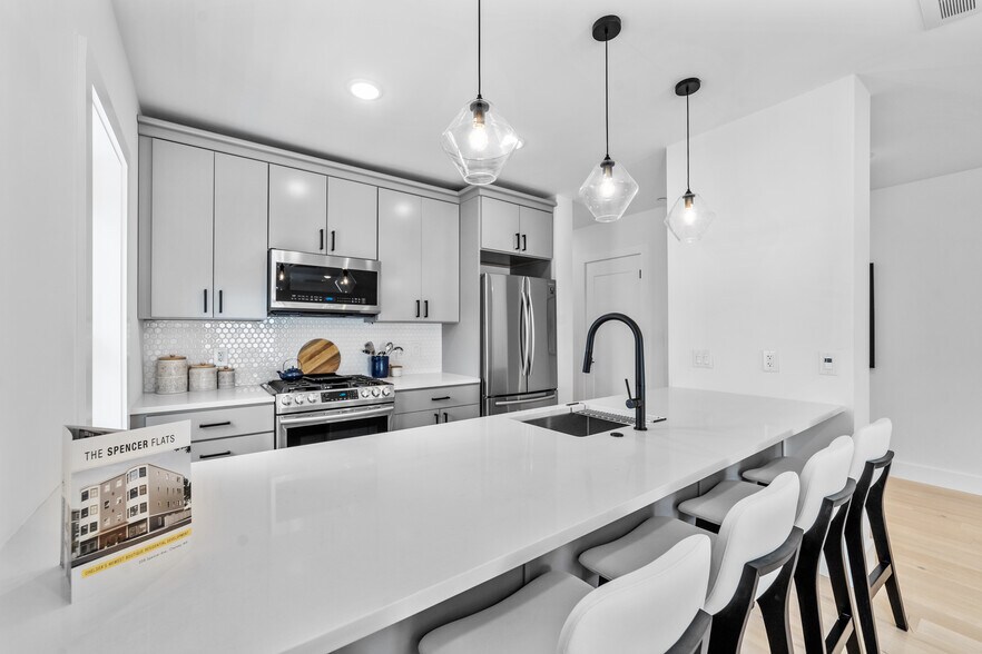 Building Photo - 208 Spencer Ave