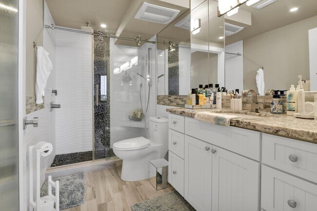 Building Photo - 899 Jeffery St