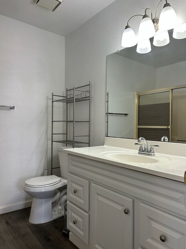 Building Photo - Please contact Vaughn Realty to set up an appointment, 760-446-6561